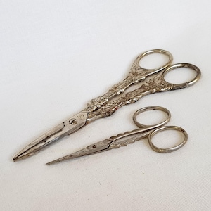 Lot of 2 vintage scissors, 1 by Grasoli, Germany and small manicure. Retro craft scissors, Grapes pattern. Antique sewing accessories