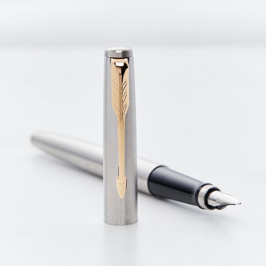 Stylo à bille Parker Classic en acier inoxydable bordure dorée