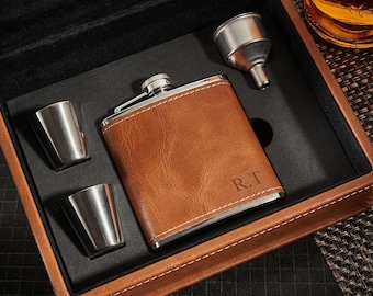 Personalised Deluxe Tan Leather Hip Flask Gift Set – Engraved Flask for Him – Groomsmen, Birthday, Father’s Day, Wedding Gift