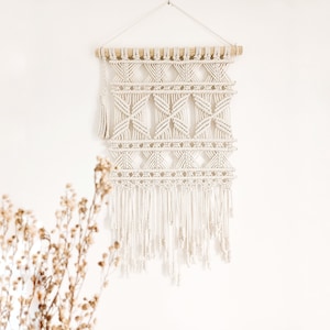 Wall hanging macrame geometric design pattern DIY
