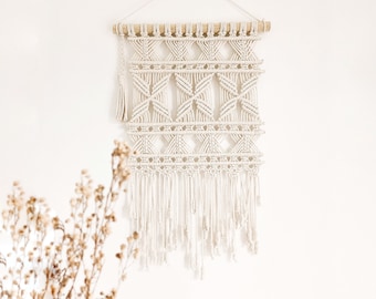 Wall hanging macrame geometric design pattern DIY