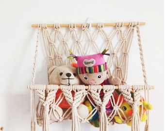 macramé plushies doll hammock DIY, pattern wall hanging for plushies book and stuff, boho style cute decoration for kids and nursery room