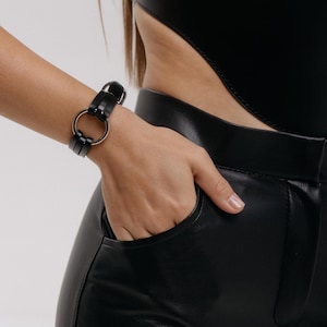 Pulsera de anillo de cuero, Pulsera de anillo O para mujer, Pulsera de anillo de boda, Pulsera de banda de boda, Pulsera porta anillos, Pulsera para usar el anillo