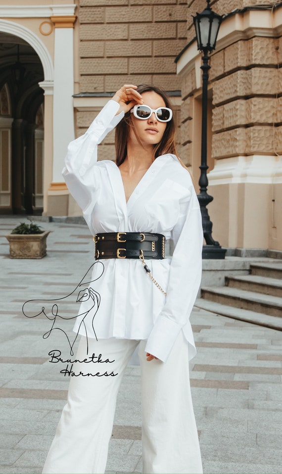 Coat with shop waist belt