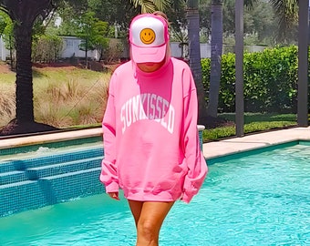 Felpa colorata da spiaggia baciata dal sole, estiva, girocollo oversize, felpe preppy, camicia da spiaggia, abbigliamento preppy, abbigliamento da spiaggia alla moda per le vacanze.