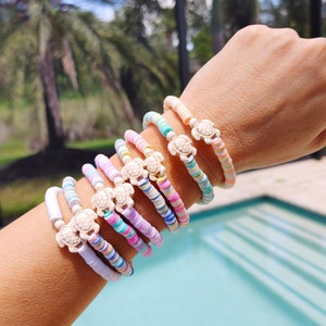 Preppy Turtle Bracelet Heishi Clay Bracelets Summer Bracelets Gifts for Her Beaded Sea Turtle Stretch Bracelet Ocean Stacking Bracelets