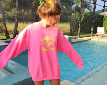 Hamptons Tennis Club Sweatshirt Preppy Pink Tennis Club Preppy Sweatshirt Women&#39;s Trendy Sweatshirt Oversized Sweatshirt Trendy Crewneck