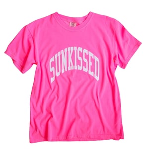 Neon Pink Sunkissed Shirt Summer Tees Oversized Tshirt Preppy Shirts Beachy Tees Preppy Clothes Comfort Colors Shirt Trendy Summer T-Shirt Neon Pink