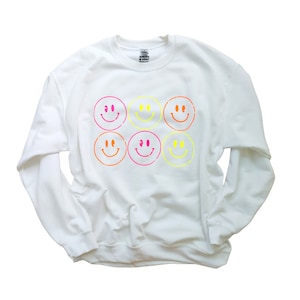 Smile Neon Sweatshirt Women&#39;s Trendy Sweatshirt Smiling Face Oversized Sweatshirt Crewneck Preppy Clothes Preppy Neon Smile Sweatshirt