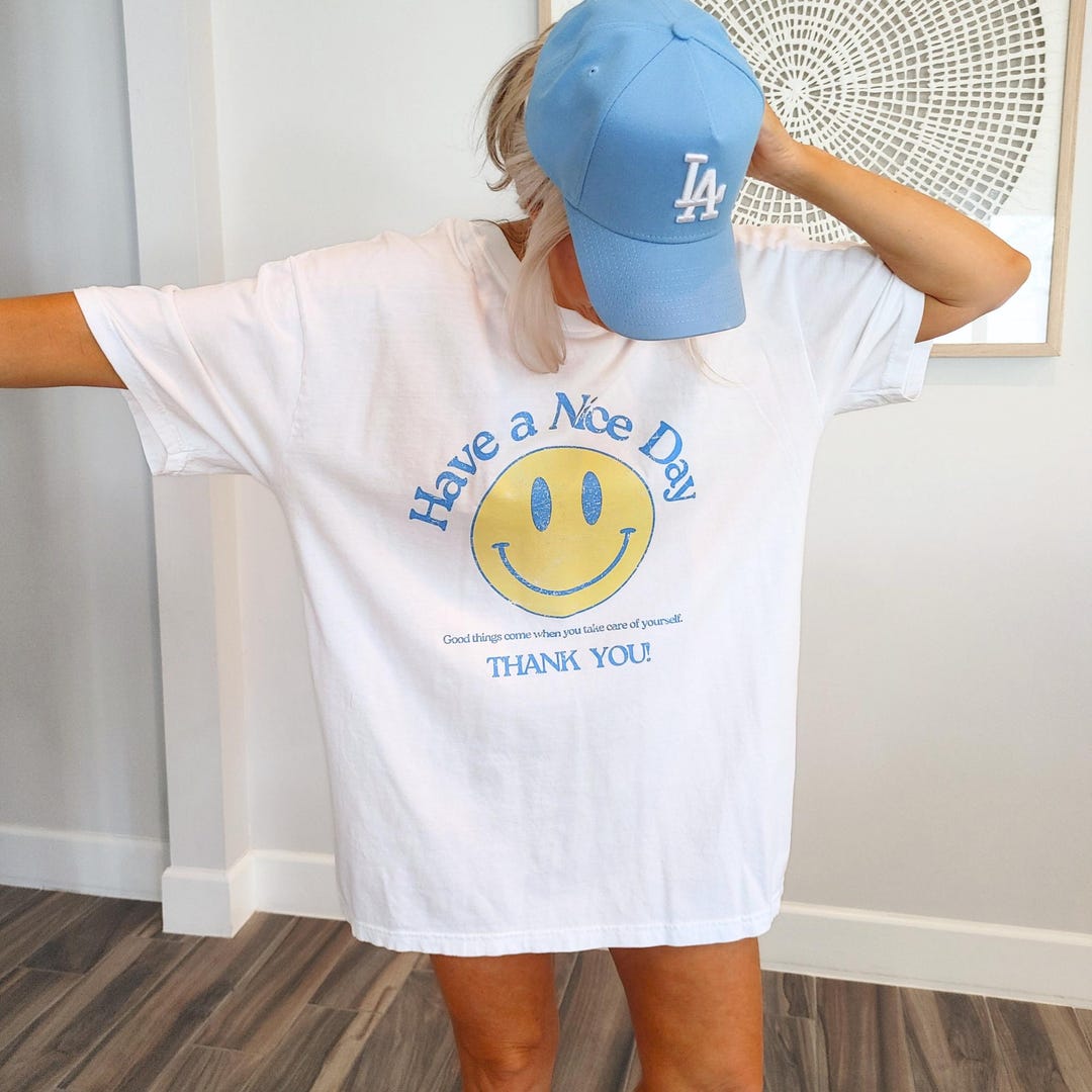 Re:smile Eve着用 beautifulpeople shirt Retro Smile Face Shirt: Distressed 70s Style, Have a Nice Day