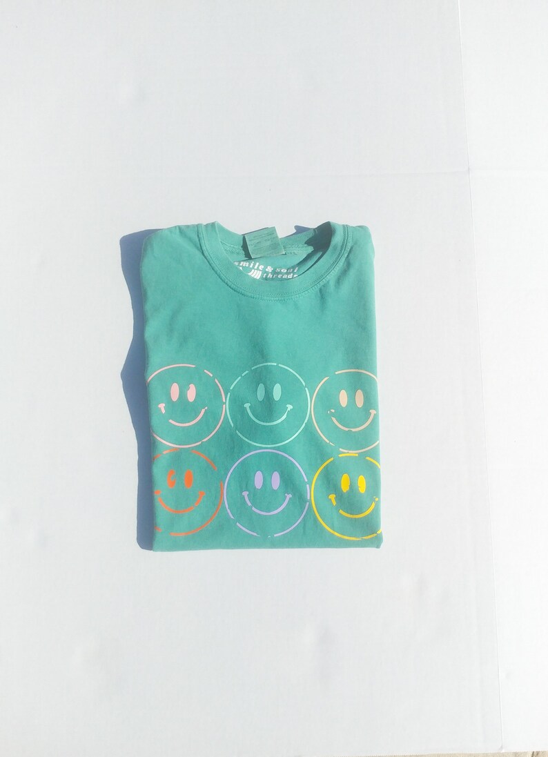 happy face tee