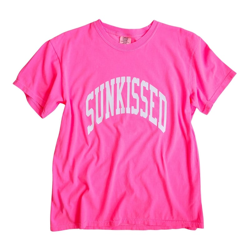 Camiseta rosa neón besada por el sol, camisetas de verano, camisetas oversize, camisetas preppy, camisetas playeras, ropa preppy, camisa de colores cómodos, camiseta de verano de moda imagen 3