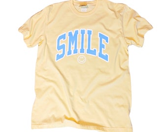 Smile Tshirt Smiling Face T shirt Preppy Clothes Preppy Outfits Trendy Clothes Trendy Tshirt Beach Shirt Oversized Tshirt Comfort Colors