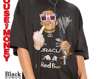 面白いマックスのピンクのサングラスと中指のTシャツ | セレブのポートレートミームTシャツ