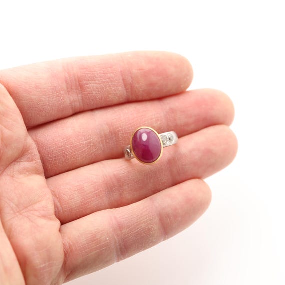 Vintage 18K Gold Ruby Cabochon Ring: Diamond Acce… - image 8