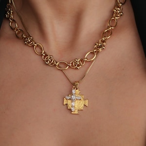 Collar de cruz de oro de 18 quilates - Delicado collar de cruz - Colgante de cruz - Joyería religiosa - Cadena resistente al deslustre - Collar con dije de cruz con gema