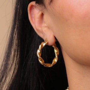 Vintage Style Twisted Oval Gold Hoop Earrings, gold plated hoop earrings, medium gold hoops, twisted gold hoops, vintage gold hoop earrings