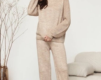 Beige Seamless Knitted Suit for Women 2 Piece Set Raglan Sleeve Pullover Flared Pants Knitted Pantsuit Warm Matching Set Cozy Wool Suit Set