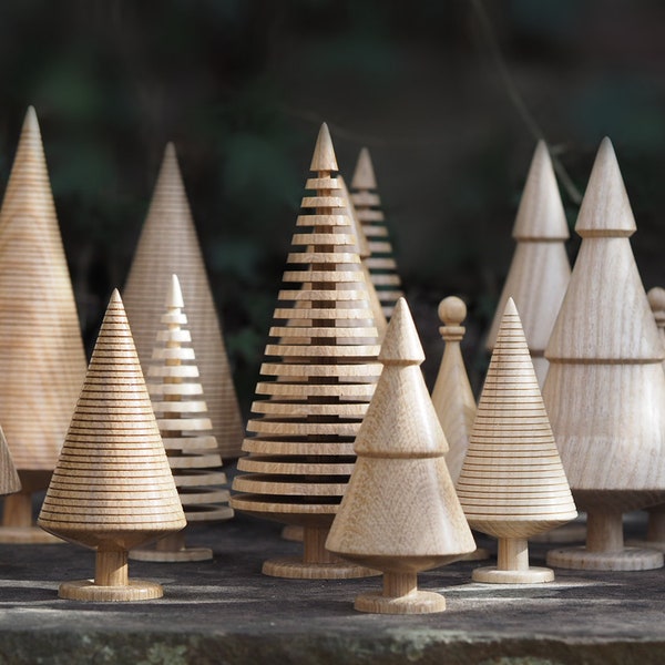 Sapins de Noël en bois faits main | Décoration de Noël de style scandinave | Décoration de table faite main en bois avec boules de Noël | Cadeau de Noël