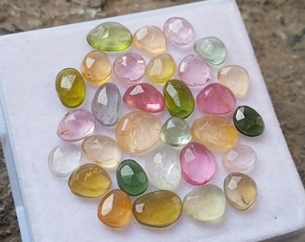 Pierres précieuses multitourmaline : pierres taillées roses facettées de 13 carats
