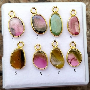 Colgante de turmalina sandía: Colgante de plata de ley 925 con engaste chapado en oro. Joyería de tamaño pequeño, ideal para regalos.