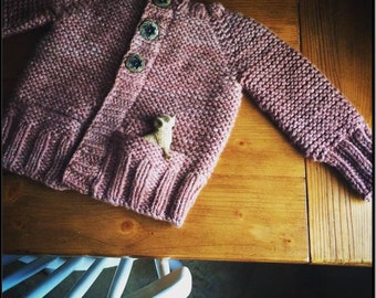 Little Hiker's Cardigan niños suéter grueso patrón de tejido pdf malabrigo