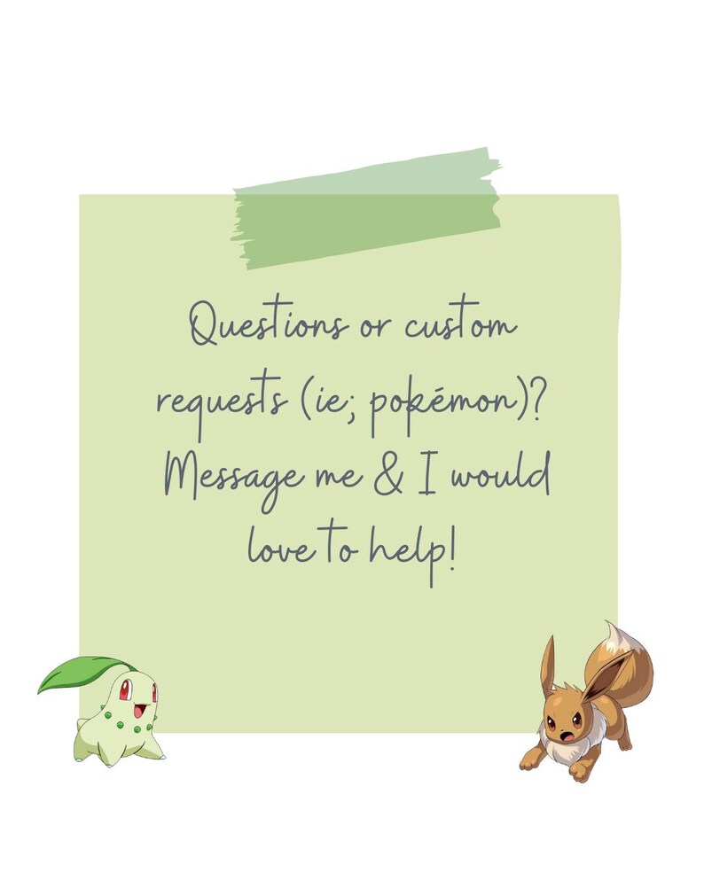 Może przedstawiać: Jasnozielona karteczka samoprzylepna z tekstem "Pytania lub niestandardowe prośby (np. pok&eacute;mon)? Napisz do mnie, a chętnie pomogę!" jest przyklejona do białego tła. Dwie postacie z kresk&oacute;wek Pok&eacute;mon znajdują się na dole notatki.