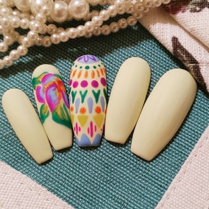 Pastel Yellow - Easter Egg - Spring Flowers - Mandala - Press On Nails