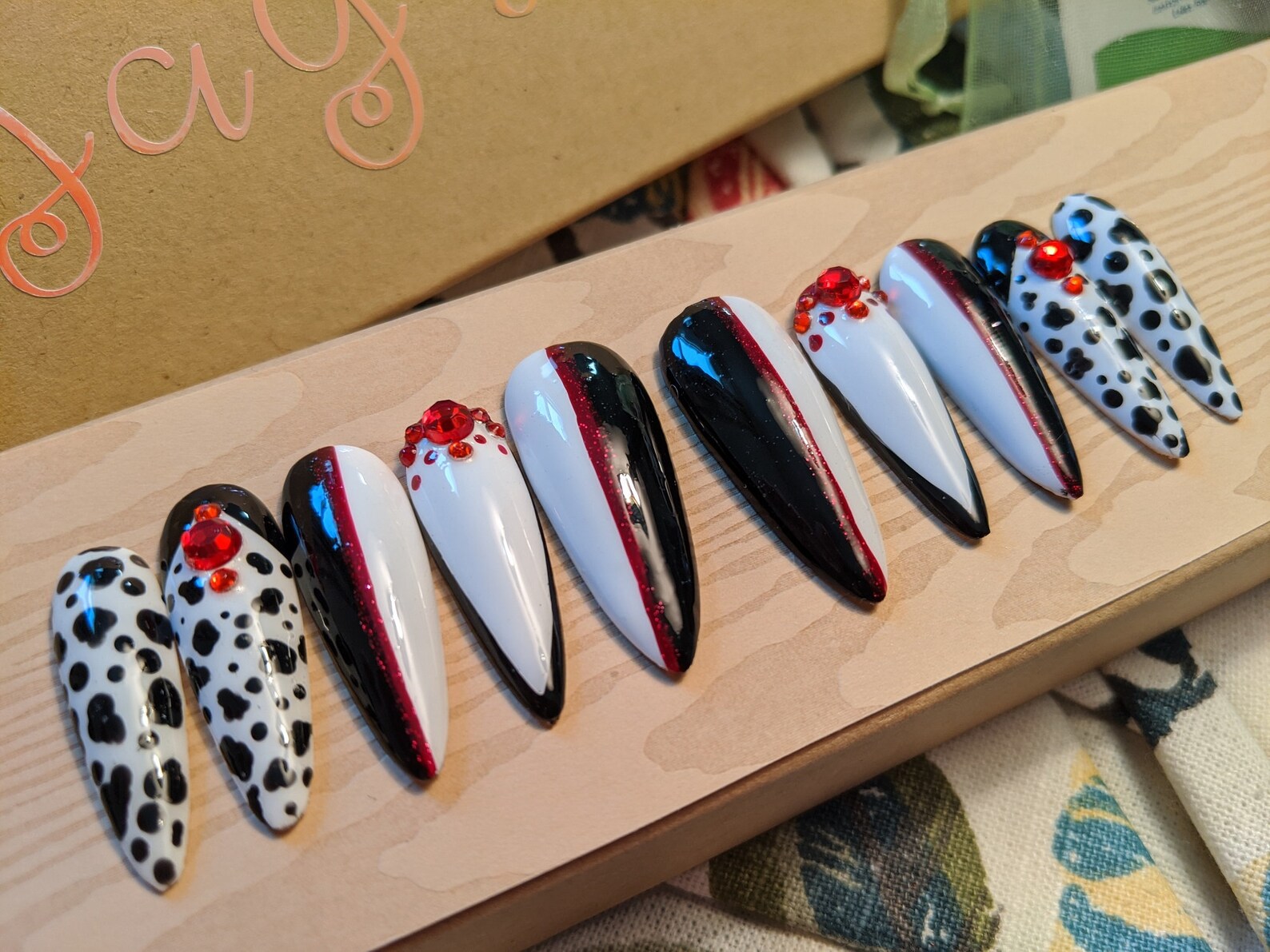 Cruella - Handmade Press-On Nail Set main image 1