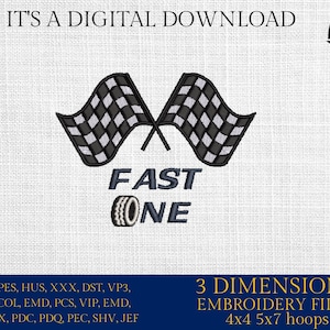 Puede incluir: Diseño de bordado digital con dos banderas de carreras a cuadros cruzadas sobre las palabras "FAST ONE" y un gráfico de neumáticos. El diseño incluye el texto "IT'S A DIGITAL DOWNLOAD" y "3 DIMENSIONS EMBROIDERY FILES 4x4 5x7 hoops".
