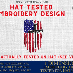 Pode incluir: Um download digital de um design de bordado de 1 dimensão de uma bandeira americana com uma cruz. O design é testado para um aro de chapéu e inclui vários formatos de arquivo: EXP, PES, HUS, XXX, DST, VP3, CSD, COL, EMD, PCS, VIP, EMD, INF, JPX, PDC, PDQ, PEC, SHV, JEF.
