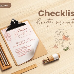 May include: A checklist titled "Dieta Mental" with the text "Regla #1 PARA TODOS LOS D&Iacute;AS" and the text "Cada que llegue un pensamiento doloroso o negativo, le vas a ordenar que se vaya! Y los vas a sustituir por uno positive."  The checklist is on a clipboard with a wooden background.