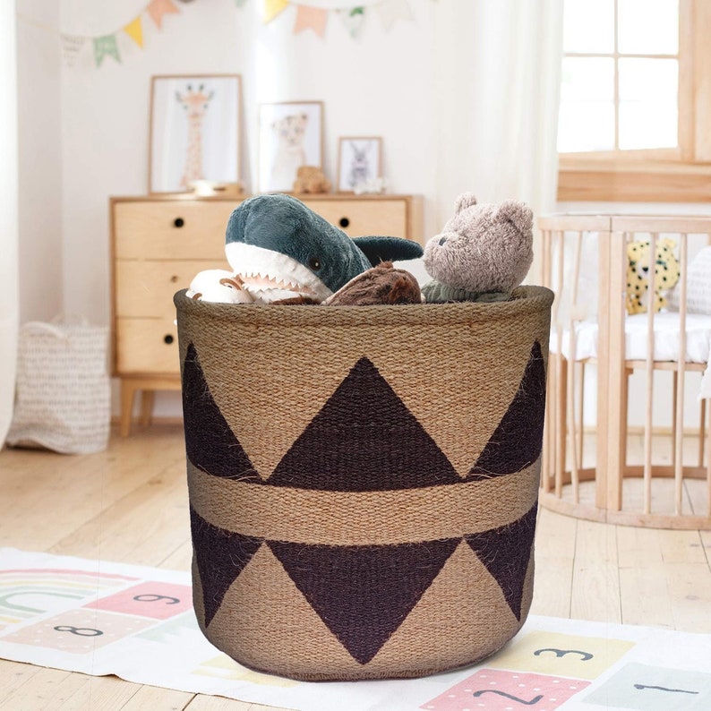 Handwoven Jute Plant Basket with Black Triangle Pattern, Handmade Indoor Plant Basket, Modern Jute Planter Basket, Living Room Decor