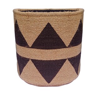 Handwoven Jute Plant Basket with Black Triangle Pattern, Handmade Indoor Plant Basket, Modern Jute Planter Basket, Living Room Decor