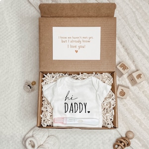 Pregnancy Announcement Box: Hi Daddy, Hi Grandma and Grandpa etc - Tell Your Family You're Pregnant Pregnancy Reveal Baby Bodysuit Gift Box