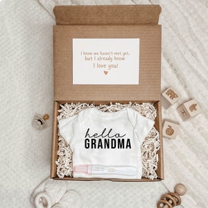 Boîte cadeau grossesse : bonjour papa, grand-mère, grand-père, etc. - Dites à votre famille que vous êtes enceinte - Coffret cadeau grenouillère pour bébé
