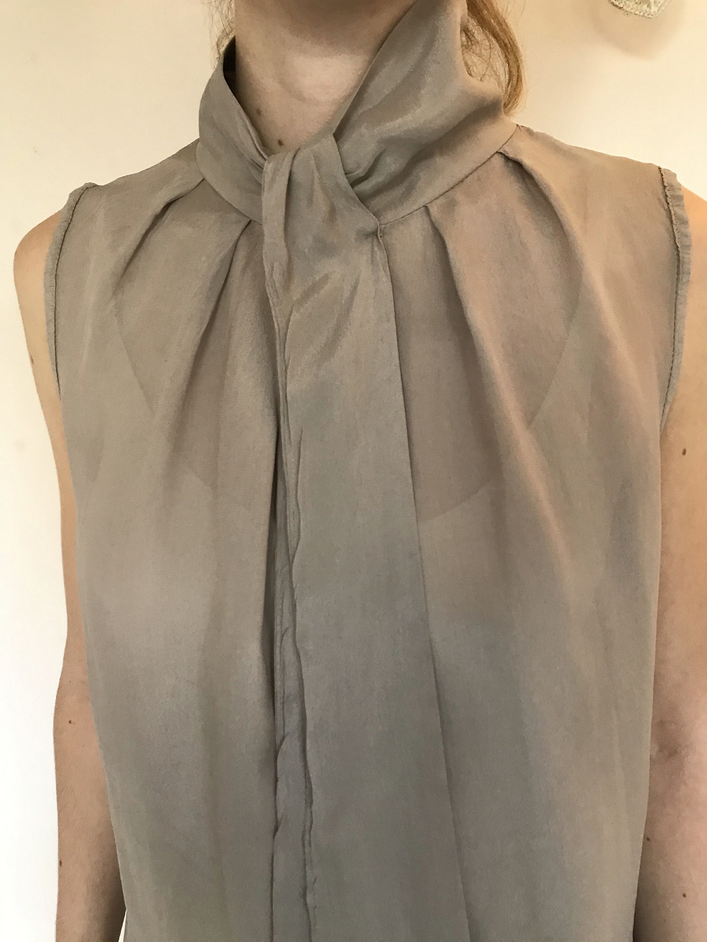 womens beige sleeveless tops