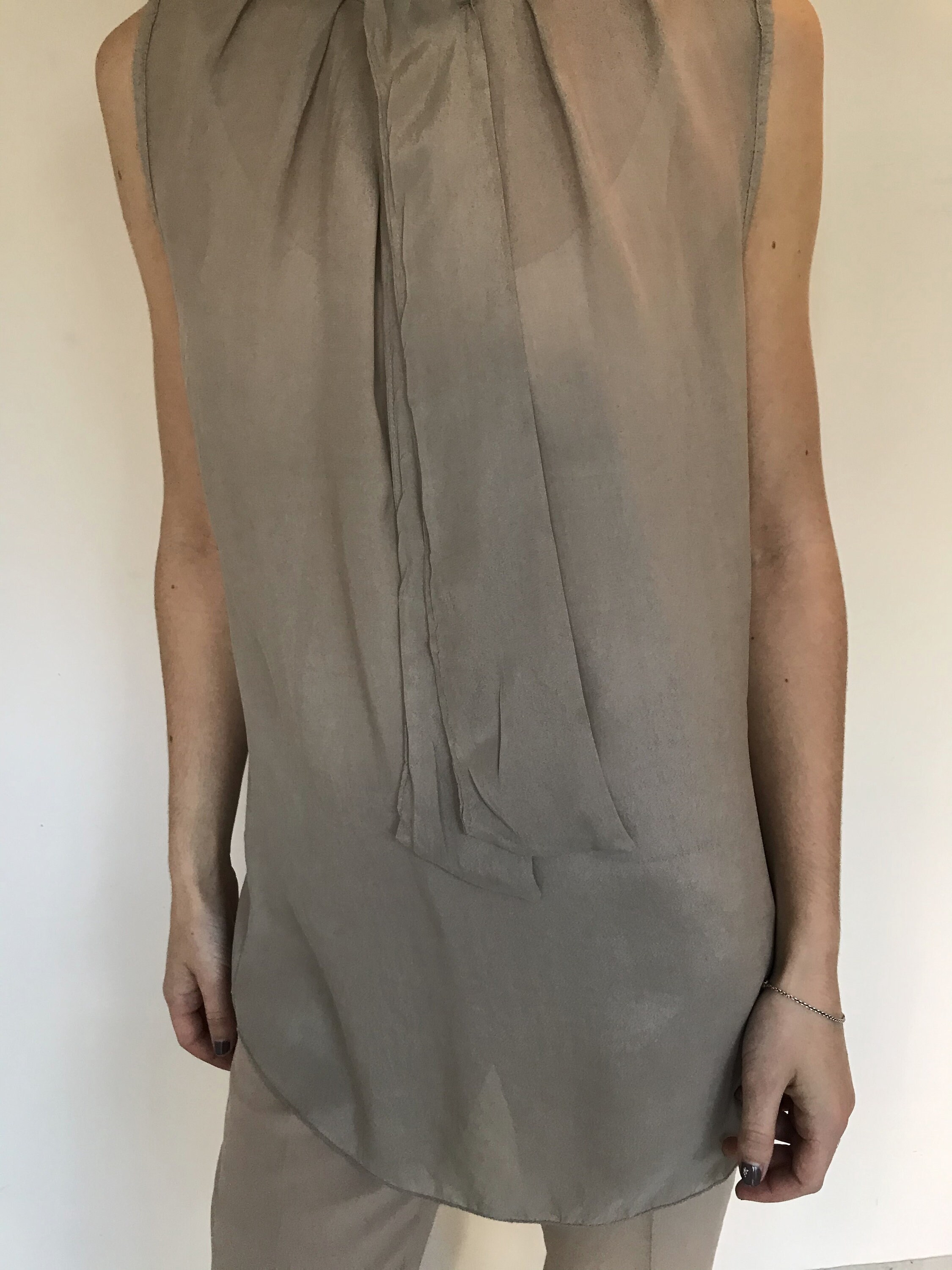 womens beige sleeveless tops