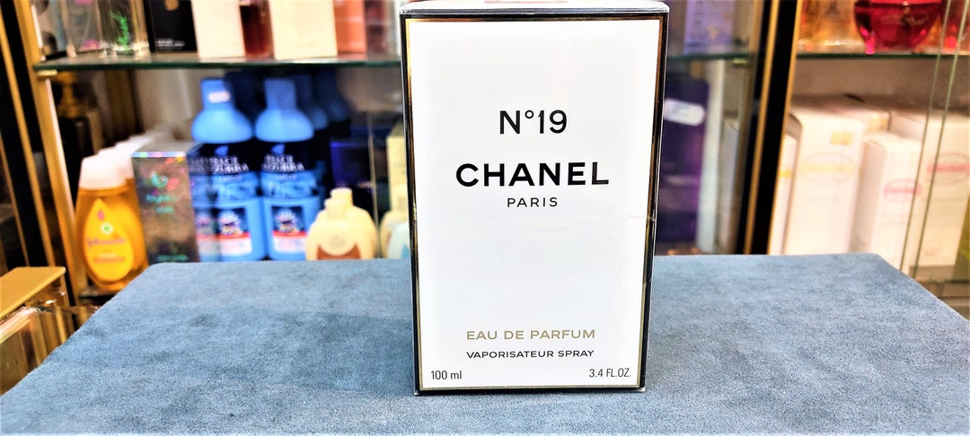 Buy Chanel Coco Mademoiselle Coffret: Eau De Parfum Spray 50ml Online at  Low Prices in India 