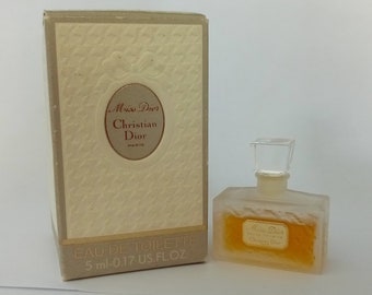 صافرة
قشرة
الأداة
miss dior eau de parfum 5 ml صافرة
قشرة
الأداة
miss dior eau de parfum 5 ml