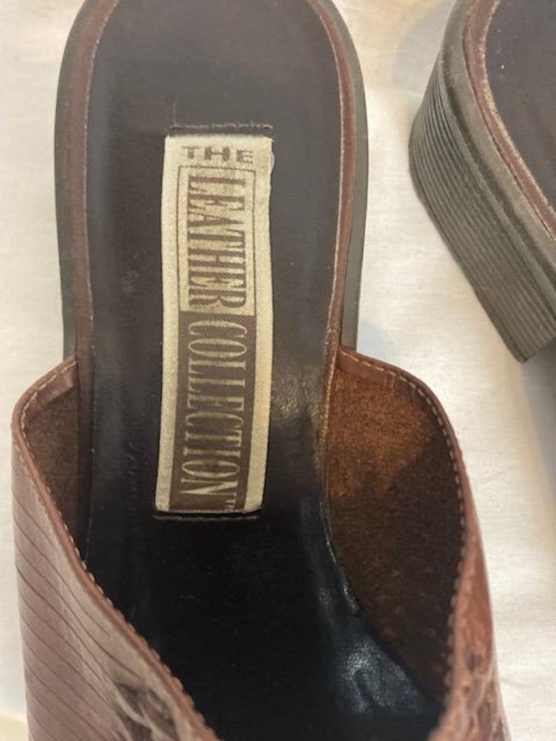 VINTAGE DETAIL COVERED MULE HEELS