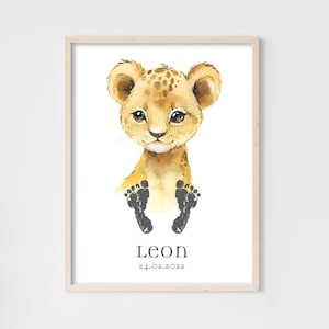 Regalo de bebé Póster personalizado Premium P730 / León bebé / Decoración de la pared del cuarto de niños Imágenes CANVAS Art Print Wall Art Footprint