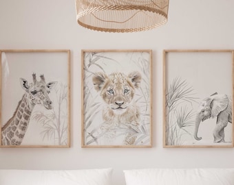 Wandbild 3er Poster Set P818 / Safari Light Abenteuer Giraffe Löwe Elefant / Kinderzimmer Deko Wandbilder Bilder