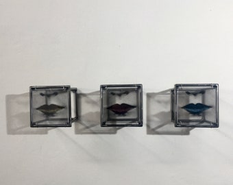 Pop Art, Lippendesign, Kunst und Schatten, Wandskulptur aus Metall. Zeitgenössisches Zuhause, Bürogeschenk.