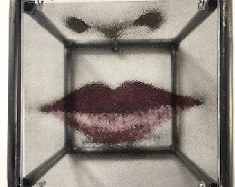 Pop Art Red Lips Metal Sculpture: 3D Wall & Desk Decor