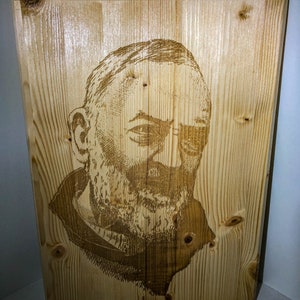 San Padre Pio - Picture in fir wood - laser engraving.         Length= 40 cm Width= 30 cm Thickness = 2 cm