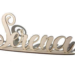 Targa Scritta Nome personalizzato con cuori - legno di pioppo con base (Segnaposto Compleanno Nozze battesimo comunione gender reveal party)