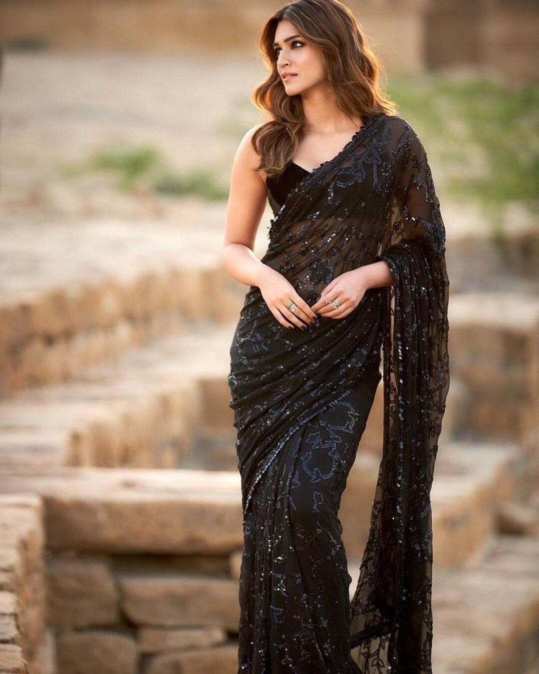 kriti sanon in golden saree