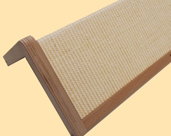 Scratching area with rice-colored sisal surface