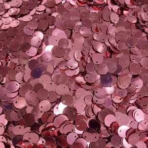 Rubinrosa röda runda paljetter, 8 mm / 10 mm platta paljetter med topphål, gör-det-själv-pyssel